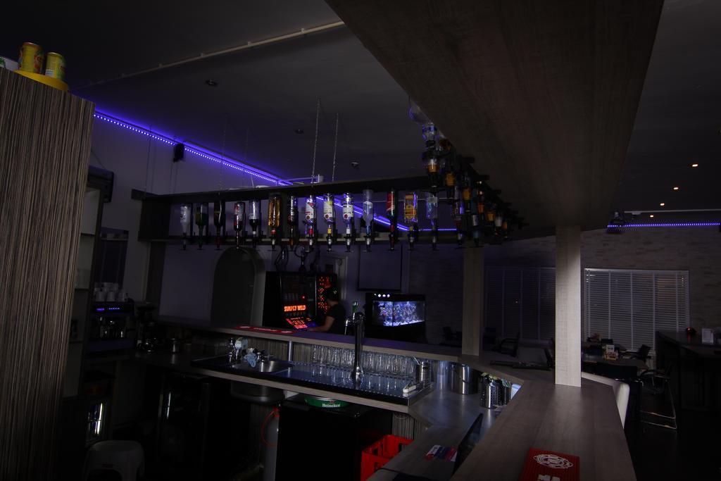 Het Wapen Van Pernis Hostel Kültér fotó