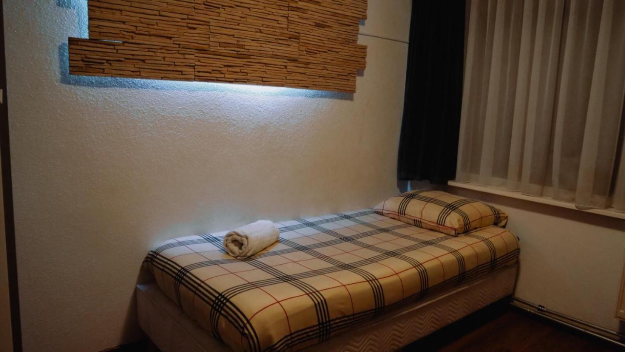 Het Wapen Van Pernis Hostel Kültér fotó